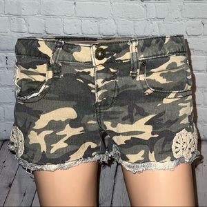Mudd Juniors Green & Cream Camouflage Jean shorts size 9